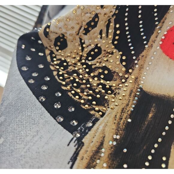 Queen G. Botique Black and White Graphic Oversized Tunic - Picture 6 of 13